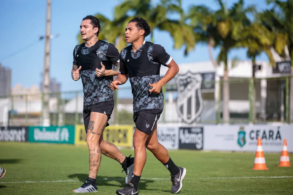 Vina e Vitor Jacaré
