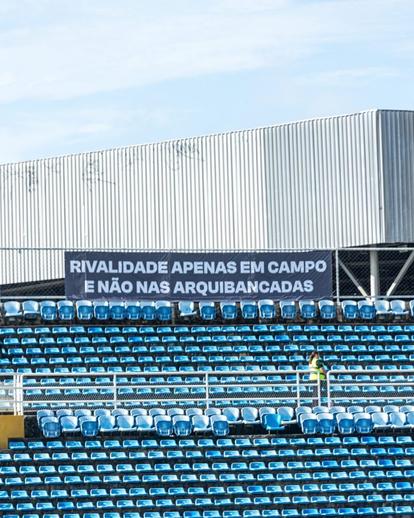 Faixa do Ceará pedindo paz / estádio Presidente Vargas / PV