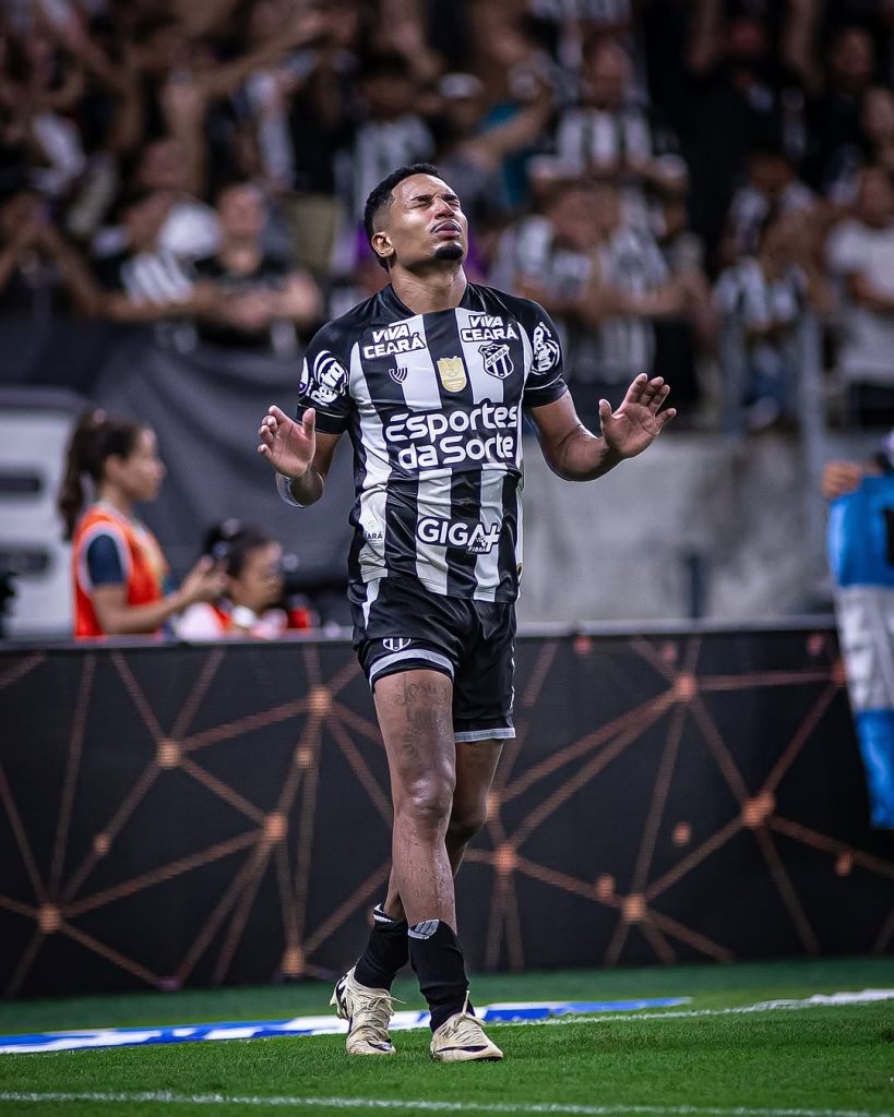 Fernandinho, atacante do Ceará