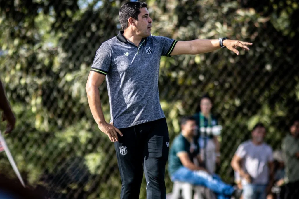 Erivelton Viana, treinador do Ceará feminino