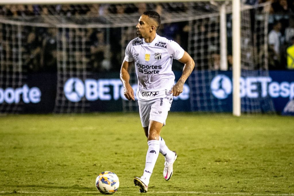 Nicolas, lateral do Ceará