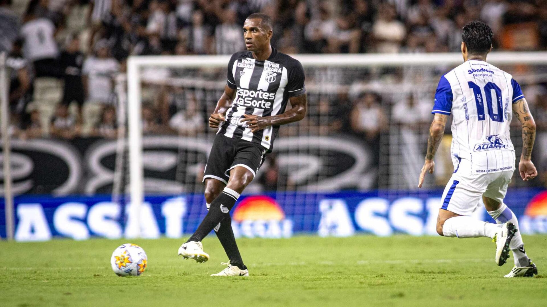 Marllon, zagueiro do Ceará