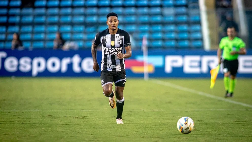 Fernandinho, atacante do Ceará